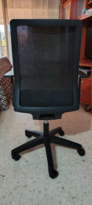 Silla de oficina ajustable y reclinable
