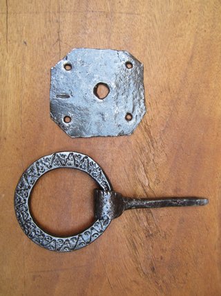 Aldaba antigua forja con estrella 9 puntas.