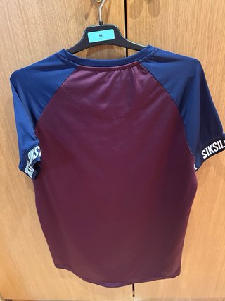 Camiseta SIKSLIK azul y burdeos