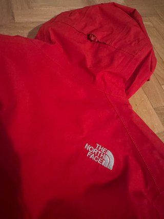 Chaqueta Impermeable The North Face Roja
