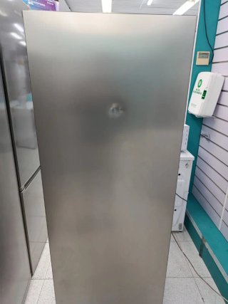 NEVERA VERTICAL NUEVA CON GOLPES GARANTÍA 1 AÑOS