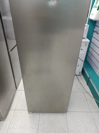 NEVERA VERTICAL NUEVA CON GOLPES GARANTÍA 1 AÑOS