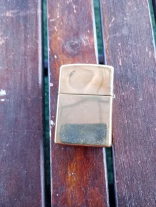 Zippo Dorado con Diseño de Escorpión