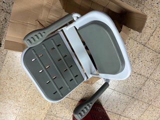Silla Plegable Ducha NRS Healthcare con Patas