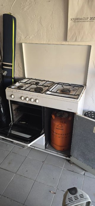 Cocina de gas Corbero con horno y bombona