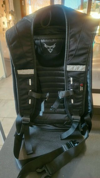 Mochila Moto Centric Negra y Roja
