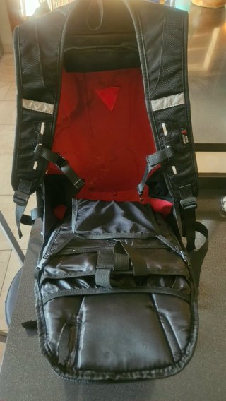 Mochila Moto Centric Negra y Roja