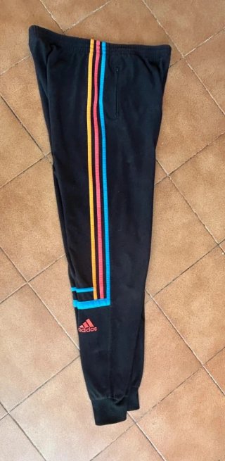 Pantalones Adidas Negros y rayas tricolor premium