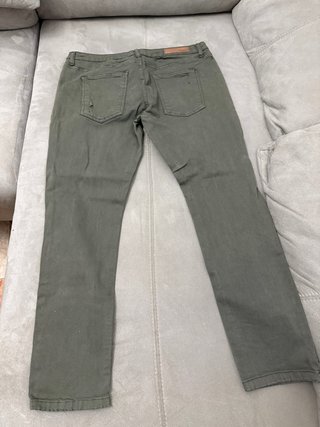 Pantalón vaquero hombre verde oliva