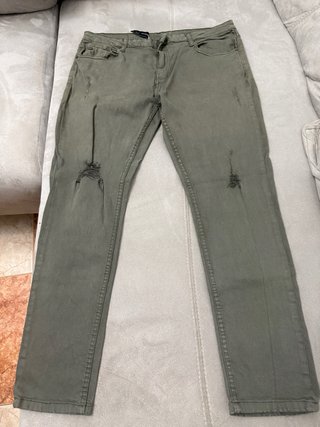 Pantalón vaquero hombre verde oliva