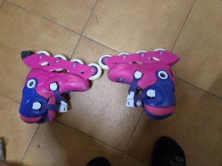 Patines y protecciones infantiles rosas