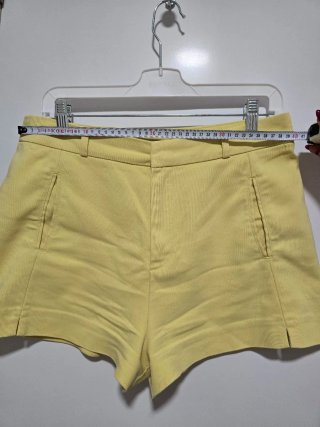 Shorts Stradivarius amarillos