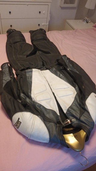 Mono de cuero para moto