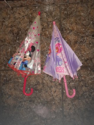 Lote 2 paraguas infantiles Minnie y Princesa Sofia