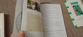 Dos libros de lectura para estudiantes de francés.