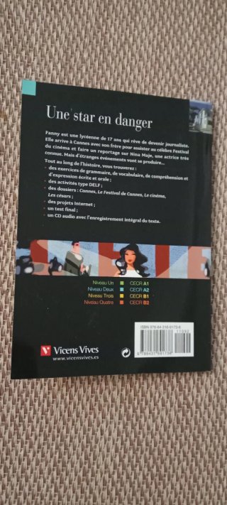 Dos libros de lectura para estudiantes de francés.