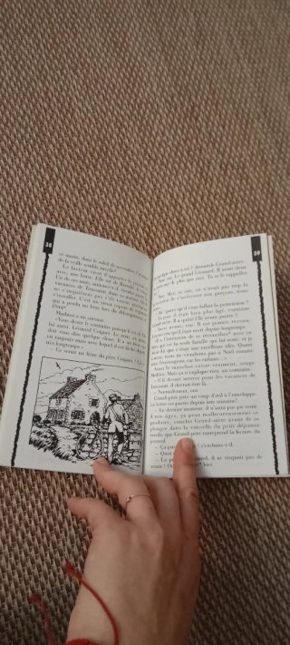 Dos libros de lectura para estudiantes de francés.