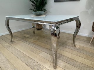 MESA DE COMEDOR DE CRISTAL Y PATAS CROMADAS