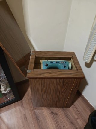 Máquina de coser Alfa antigua