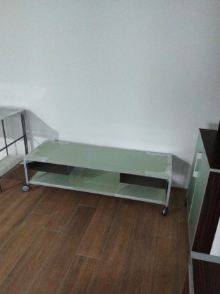 Escritorio y mueble TV cristal