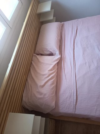 Cama IKEA 150x190 con cabecero y baldas
