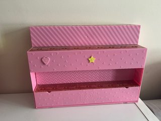 Colección LOL Surprise con casita y accesorios.