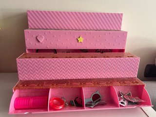 Colección LOL Surprise con casita y accesorios.