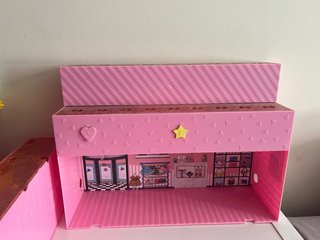 Colección LOL Surprise con casita y accesorios.