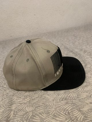 Gorra Nike gris y Negra