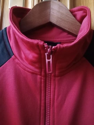 Chaqueta Adidas roja y negra talla XS de adulto