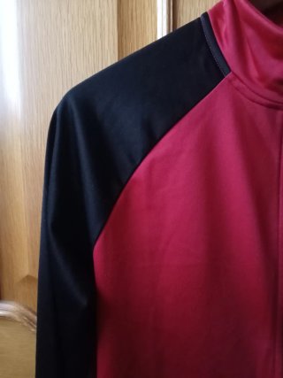 Chaqueta Adidas roja y negra talla XS de adulto
