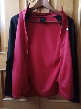 Chaqueta Adidas roja y negra talla XS de adulto