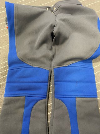 Pantalón retro marca Assegaï de esquí gris y azul