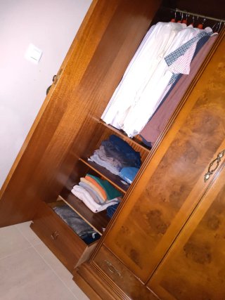 Armario ropero de madera