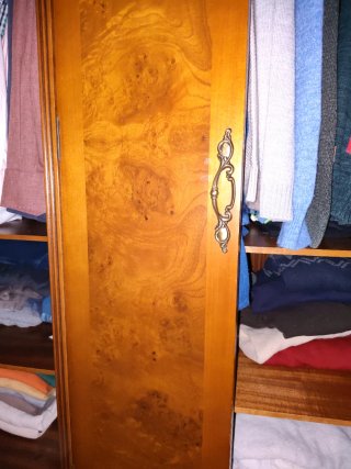 Armario ropero de madera