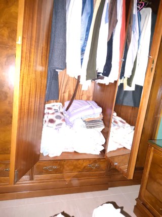 Armario ropero de madera