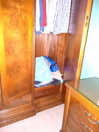 Armario ropero de madera