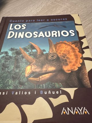 Los dinosaurios. Cuento para leer a oscuras
