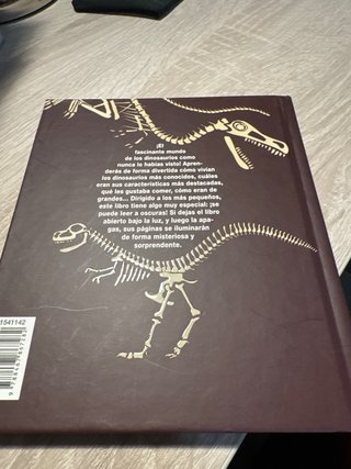 Los dinosaurios. Cuento para leer a oscuras