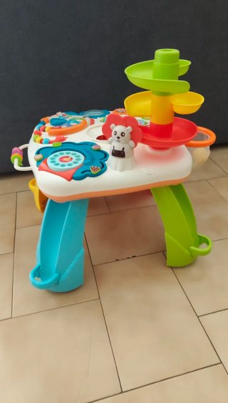 Mesa de actividades para bebé