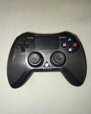 PS4 Slim 1TB + 4 Juegos + Mando + Cables.