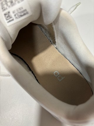 Zapatillas Adidas Blancas y Plateadas