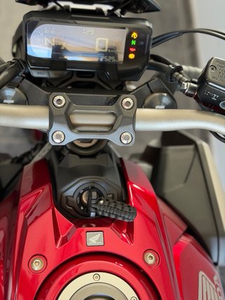 Honda CB 650 R Naked Roja y Dorada