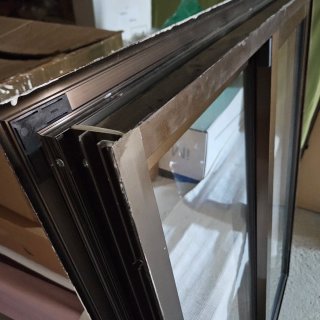 Ventana corredera de aluminio con mosquitera