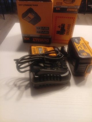 Batería y Cargador DeWalt 18V 5Ah