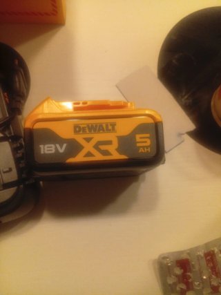 Batería y Cargador DeWalt 18V 5Ah
