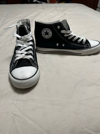 Zapatillas altas negras y blancas