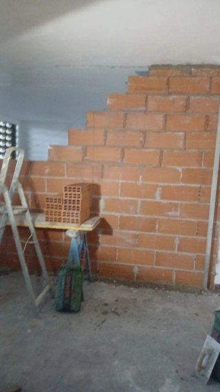 Baños públicos con duchas y lavabos