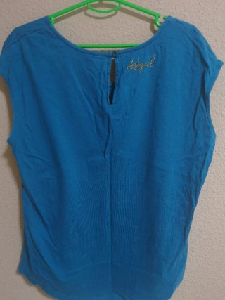 Camiseta Desigual Azul con Mariposa y Flores