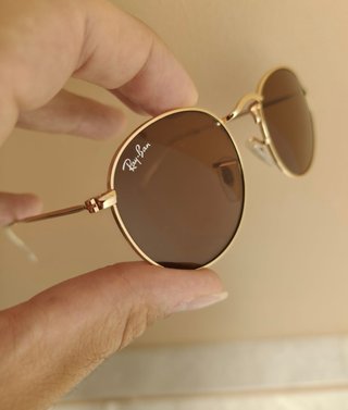 Gafas de sol Ray-Ban doradas y marrones